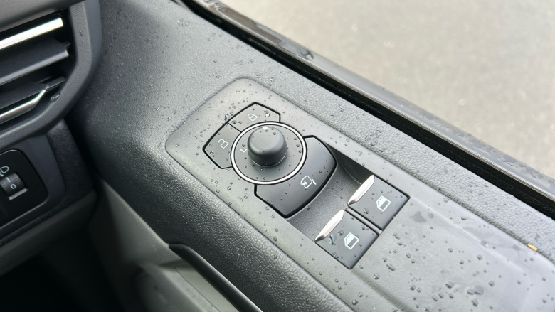 Ford Tourneo Custom 320 L1 Diesel Fwd 2.0 EcoBlue 136ps H1 Titanium 8 seater Auto